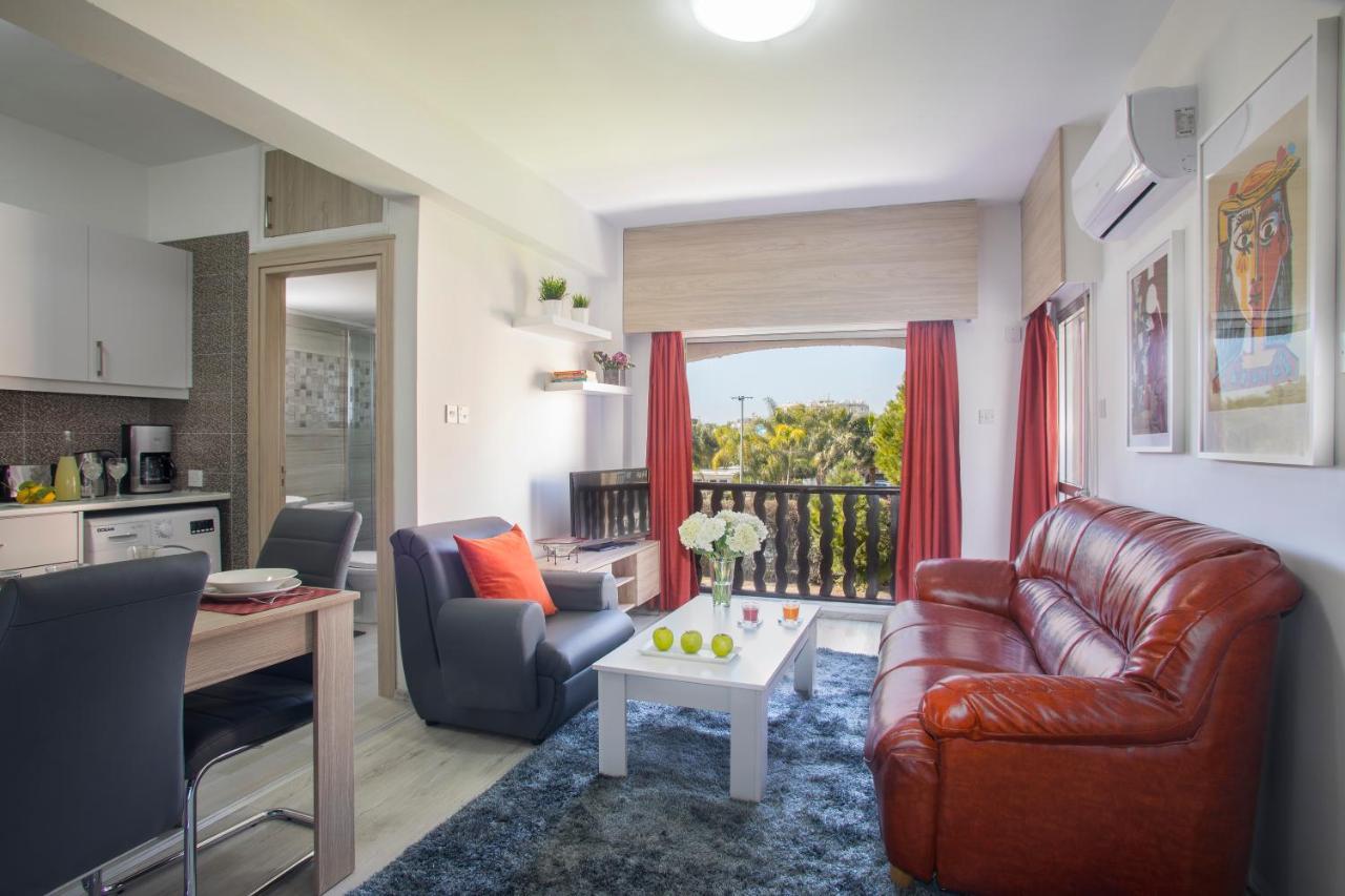 Castle Holiday Apartments リマソール エクステリア 写真